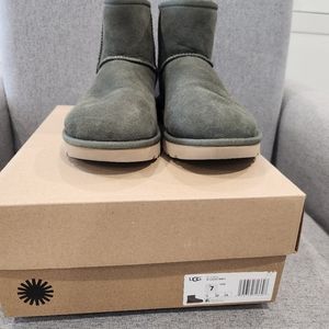 Hunter Green ankle uggs